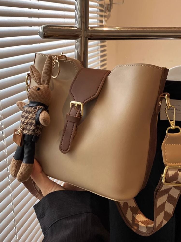 2025 new spring/summer women's bag women's large capacity bag new retro casual simple wide shoulder strap crossbody bag fashion designer sin