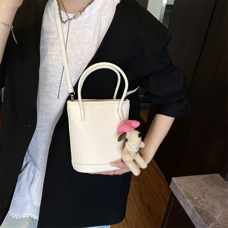 designer Korean Style INS Handheld Bucket Bag for Women 2025 New Niche Design Commuter Bag Casual Versatile Crossb