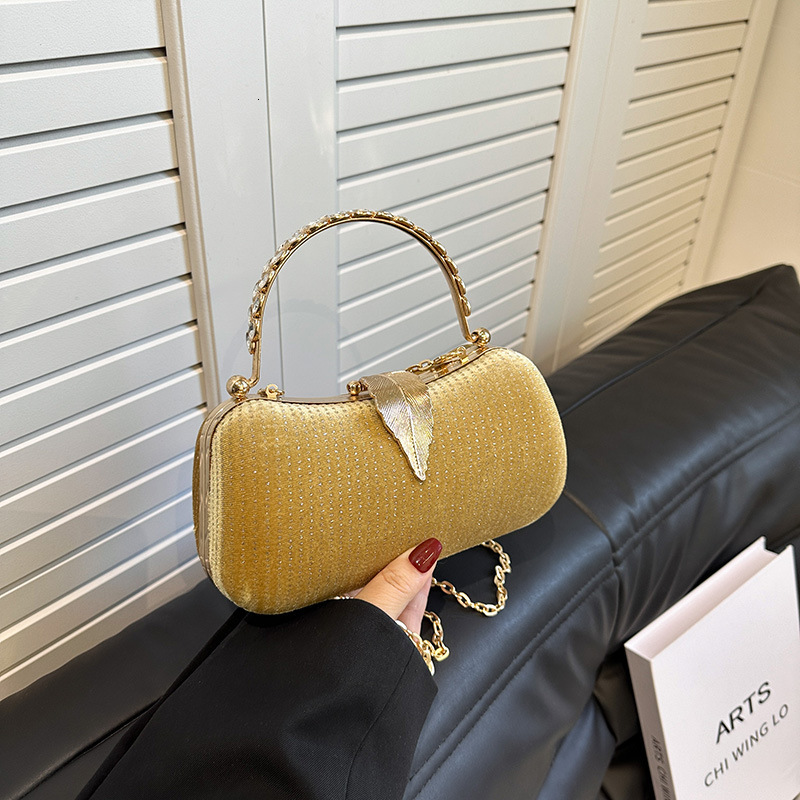 Free Shipping Designer Bag Handheld Trendy Crossbody Banquet Fashion One Shoulder Chain Bag Exquisite And Simple Lock Buckle Womens Bag