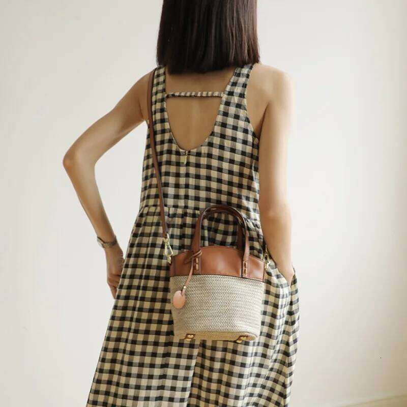 Cowhide Patchwork Straw Chic Designed Vacation Beach Handbag For Women Popular Trendy Bucket Holiday Shuolder Bag