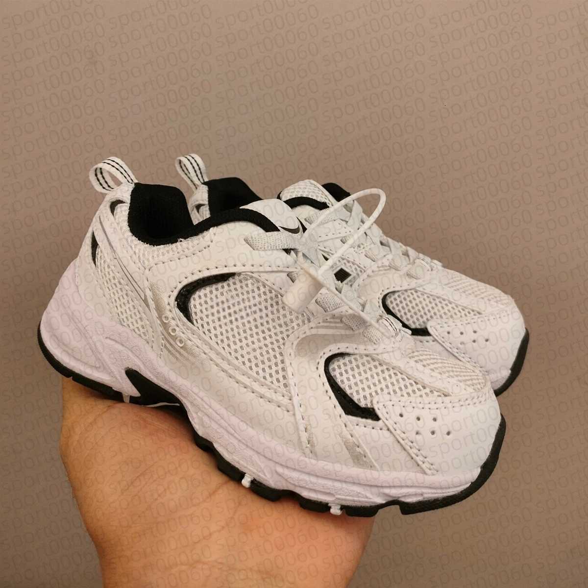 Kids Fashion Boot Casual Chores Trainers Noir blanc métallique ivoire Blue Moonbeam Sea Salt Plateforme Designer Athletic Sneaker CHG2311242-12 K