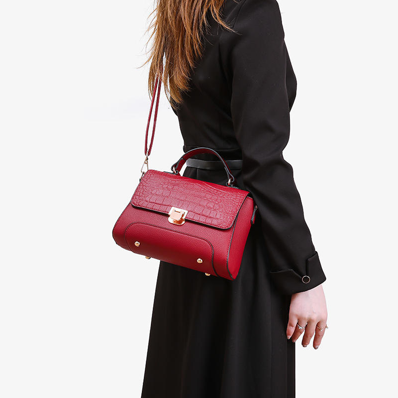 Free Shipping 2025 Summer New Fashion Handbag Niche High-end Large Capacity Crocodile Luxury Designer Bags Pattern Shoulder Crossbody Small Square Bag