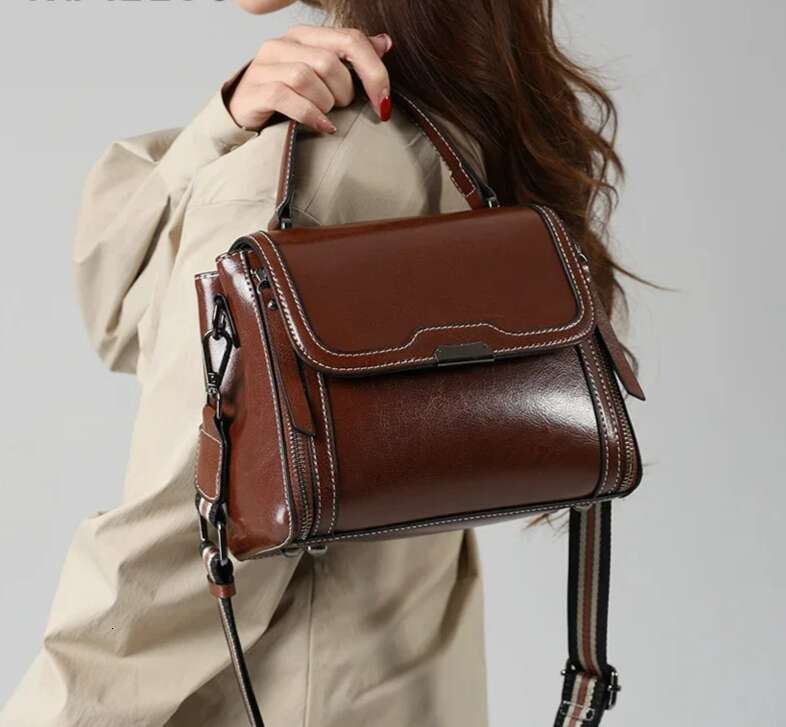 Designer Bags 2025 Women's Designer Oil Wax Cow Leather Handbag Female Cowhide Crossbody Bag Lady Commuter Handbill Shoulder Messenger Bags Luxur