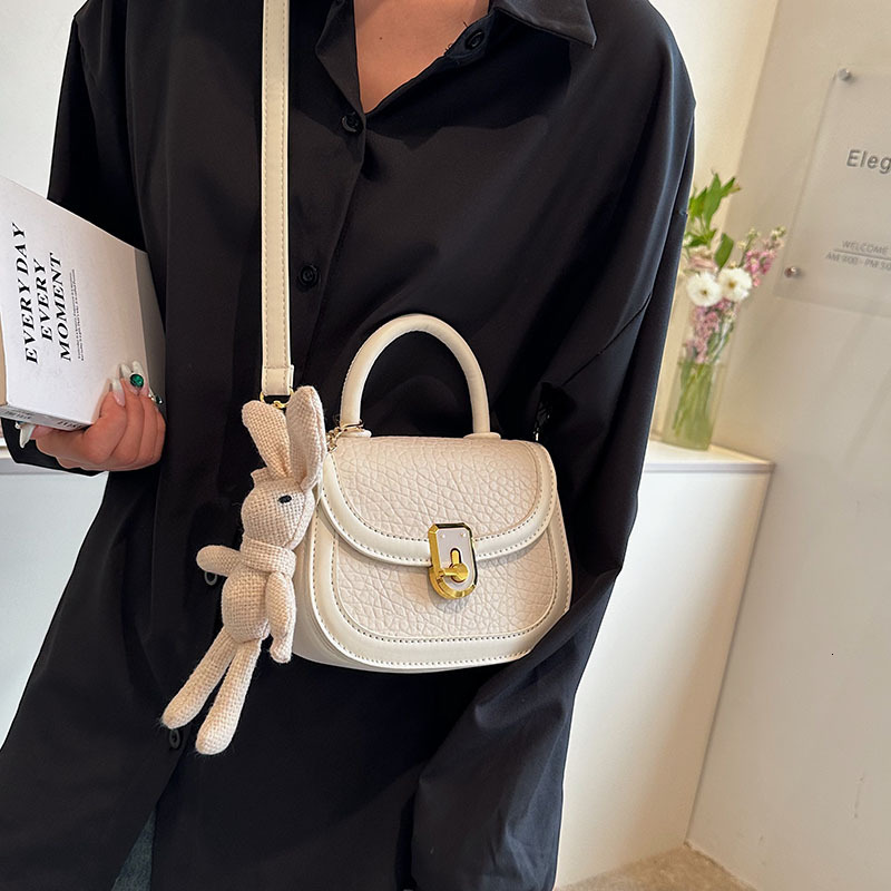 designer French Style Niche Underarm Small Bag for Women 2025 New Fashion High-Quality Texture Crossbody Bag Ladies Handbag Saddle Bag