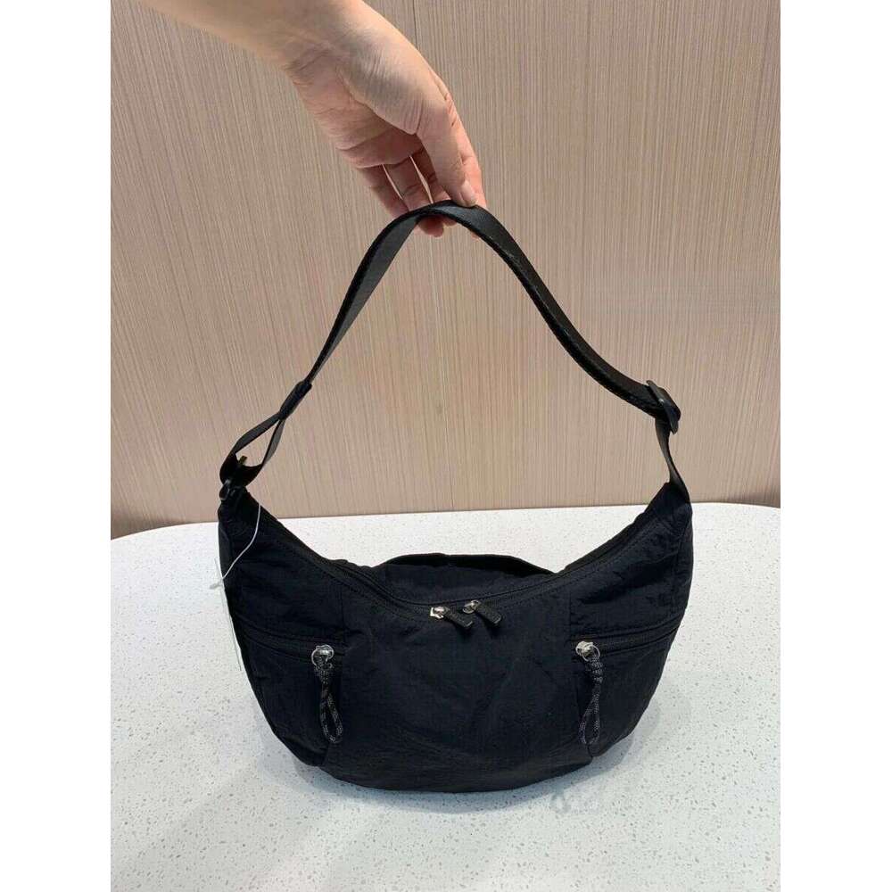 Large Capacity Casual Versatile 13L Croissant Crescent Niche Women's Shoulder Crossbody Bag B5