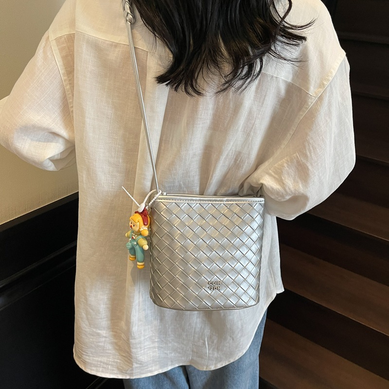 designer Korean Style Small Bag for Women 2025 New Trend Woven Crossbody Bucket Bag Simple Casual Shoulder Bag Commuter Underarm Bag