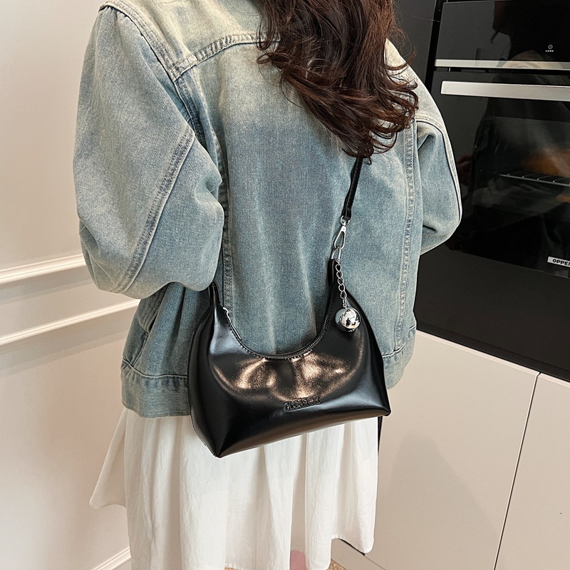 designer High-end Glossy Patent Leather Bag for Women 2025 New Trendy Casual Shoulder Underarm Bag Fashion Commuter Crossbody Bag