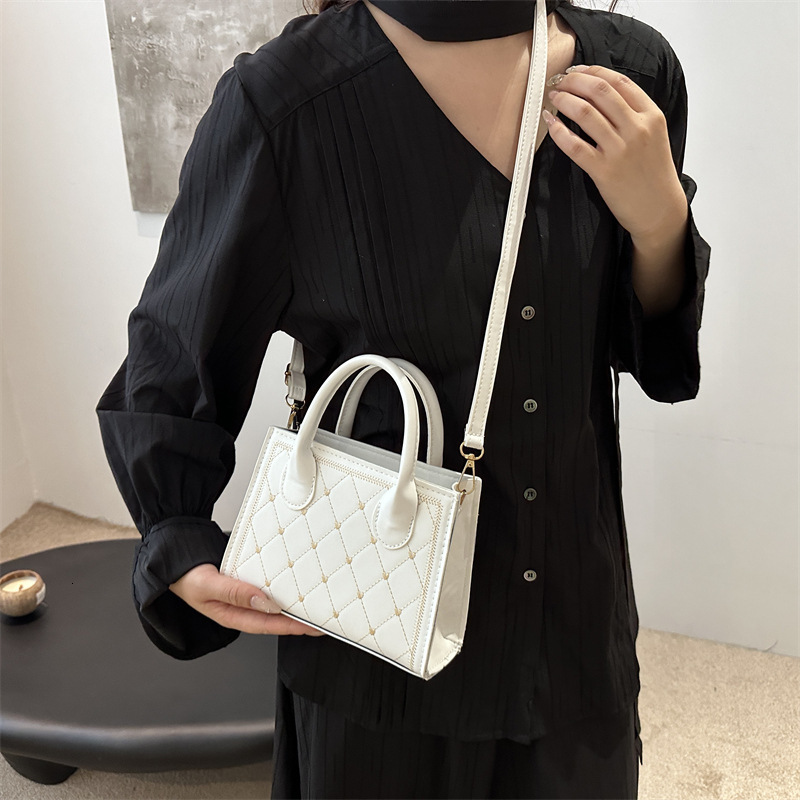 High quality brand high-quality new style free designer bag women's casual commuting crossbody bag shoulder new fashionable and simple new style 