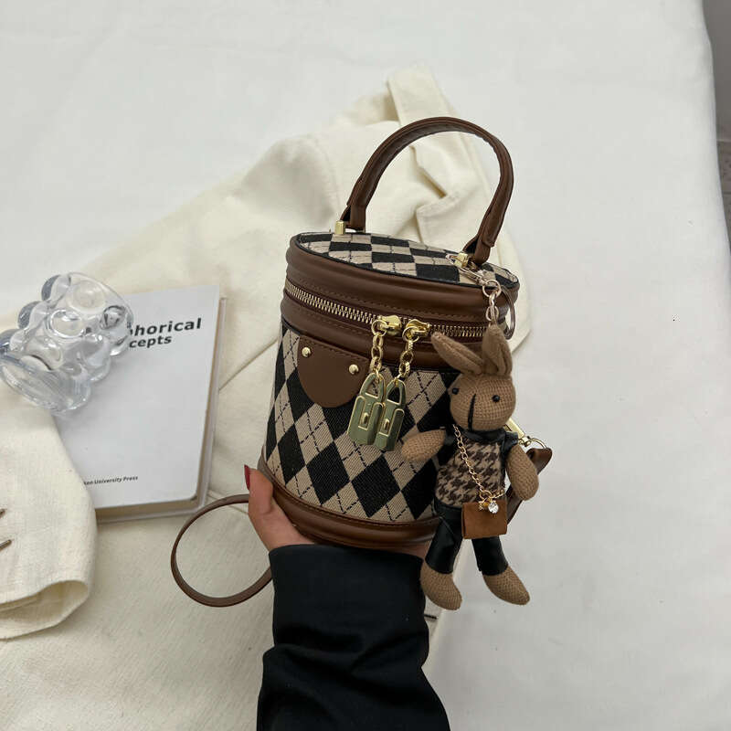 Small for Women 2025 Spring New Fashion Niche Crossbody Textured Quilted Handbag Bucket Bag