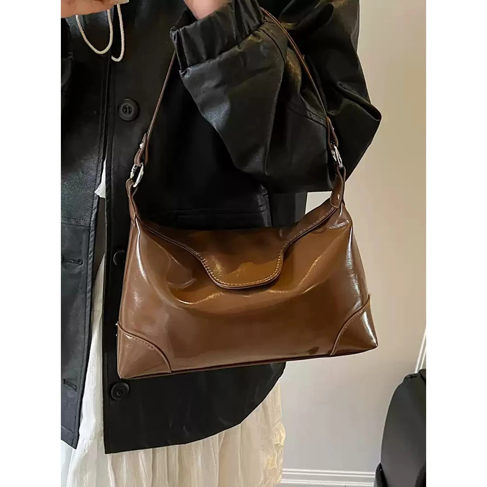 Womens Single Shoulder Bag Korean Fashion High-Grade Solid Buckle Armpit Bags Working Daily Commute Crossbody Packs 250605