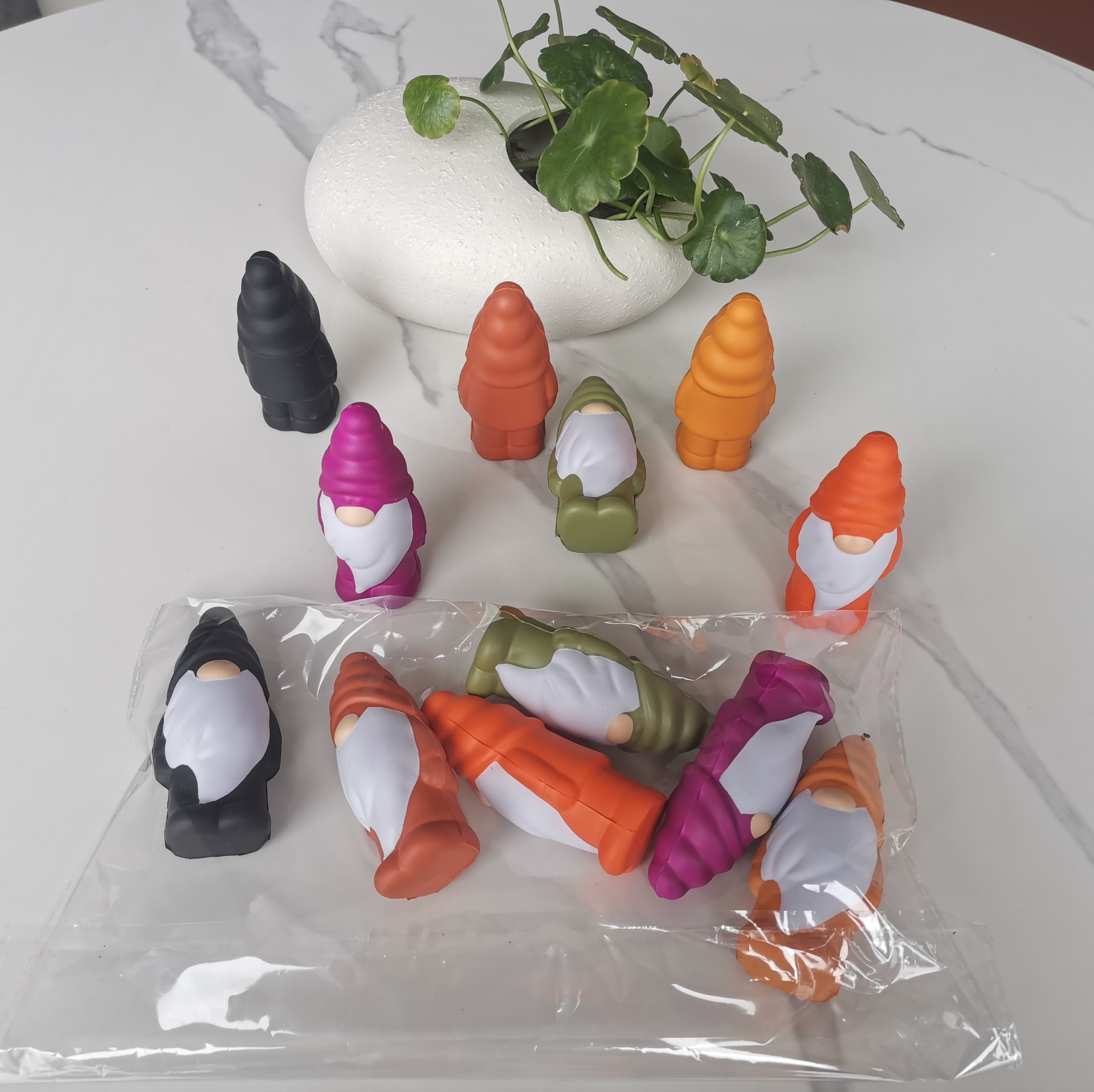 Explosive hot slow rebound dwarfs can be pinched pressure relief novelty toys decorative ornaments