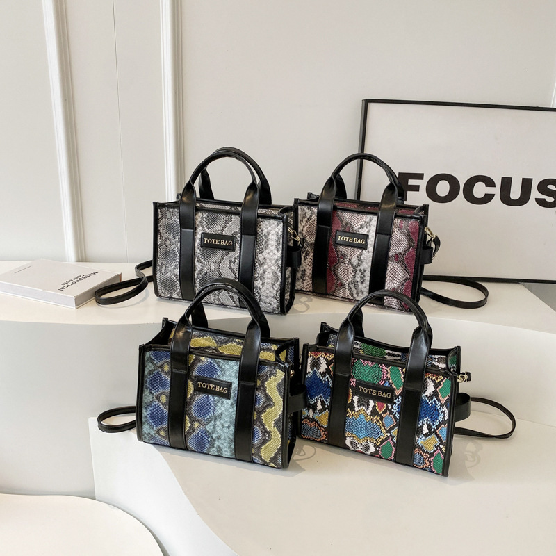 Free Shipping Designer Bag 2025 New Niche High-value Womens Shoulder With Contrasting Colors And Snake Skin Patterns Trendy Personality Simple Diagona