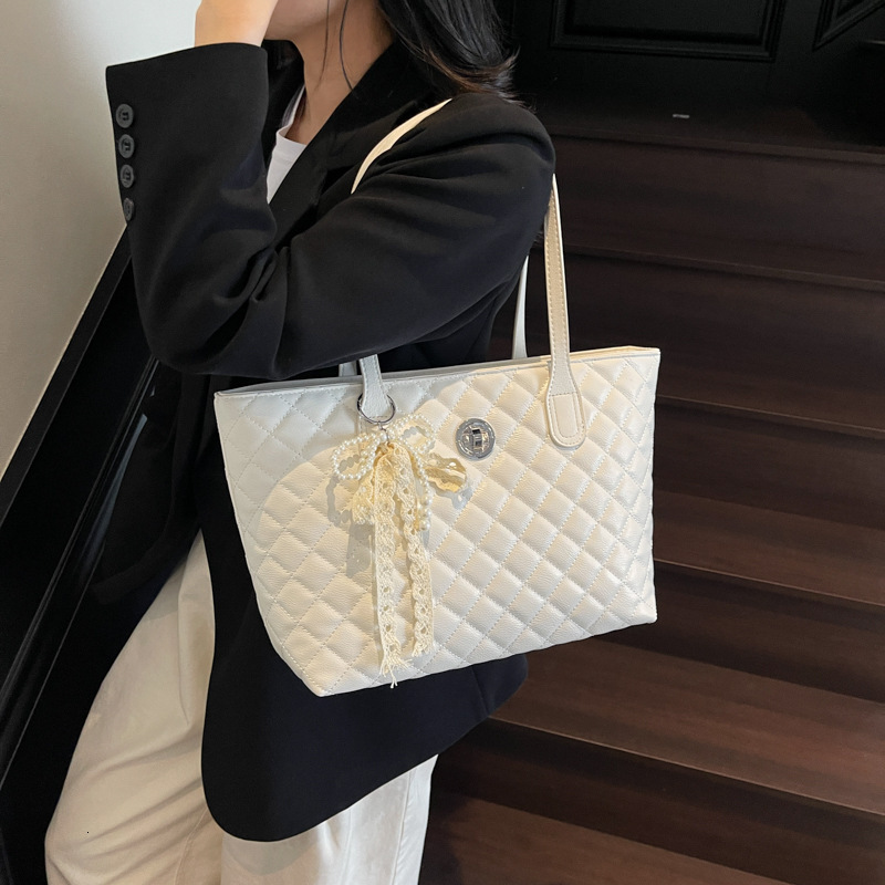 designer Quilted Chain Handbag 2025 New Women's Bag Trendy Versatile Large Capacity Shoulder Fashion Commuter Tote Bag