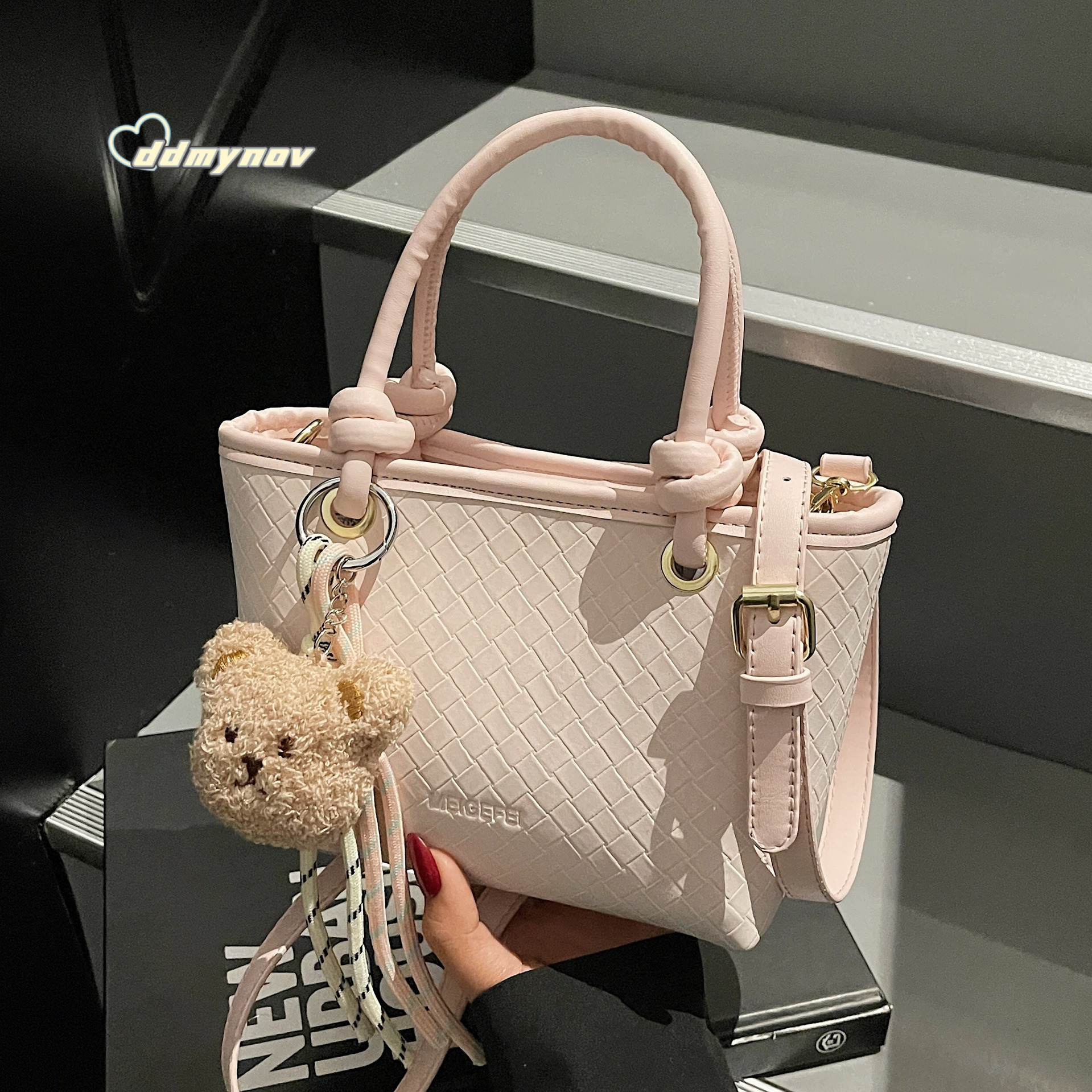High-End Handbag for Women 2025 New Spring Summer Trendy Crossbody Bucket Textured Versatile Shoulder Bag ddmynov