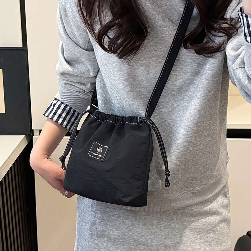 New Korean Style INS Versatile Simple Bucket Niche Design Shoulder Casual Bag