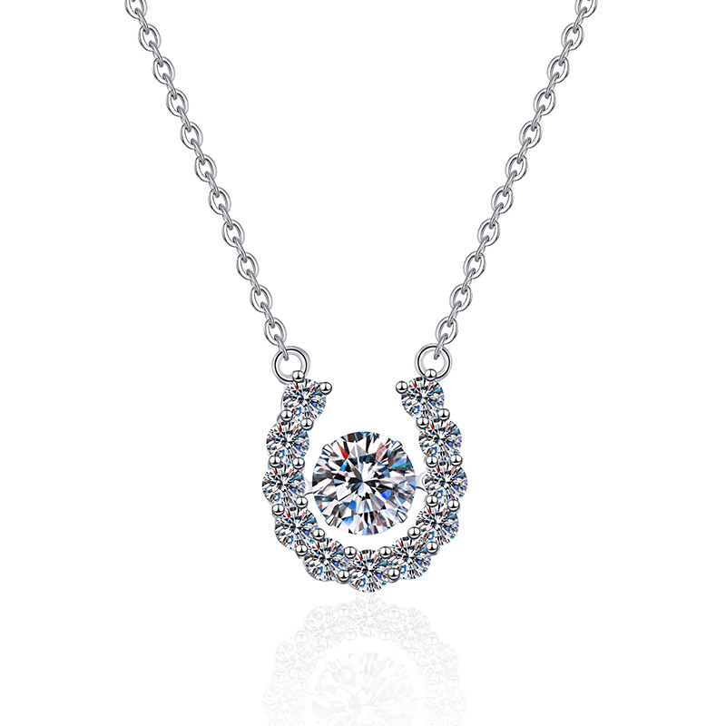 Chic Woman's Accessory: S925 Sterling Silver U-Pendant Necklace Set With Exquisite 1Ct D-Grade Moissanite