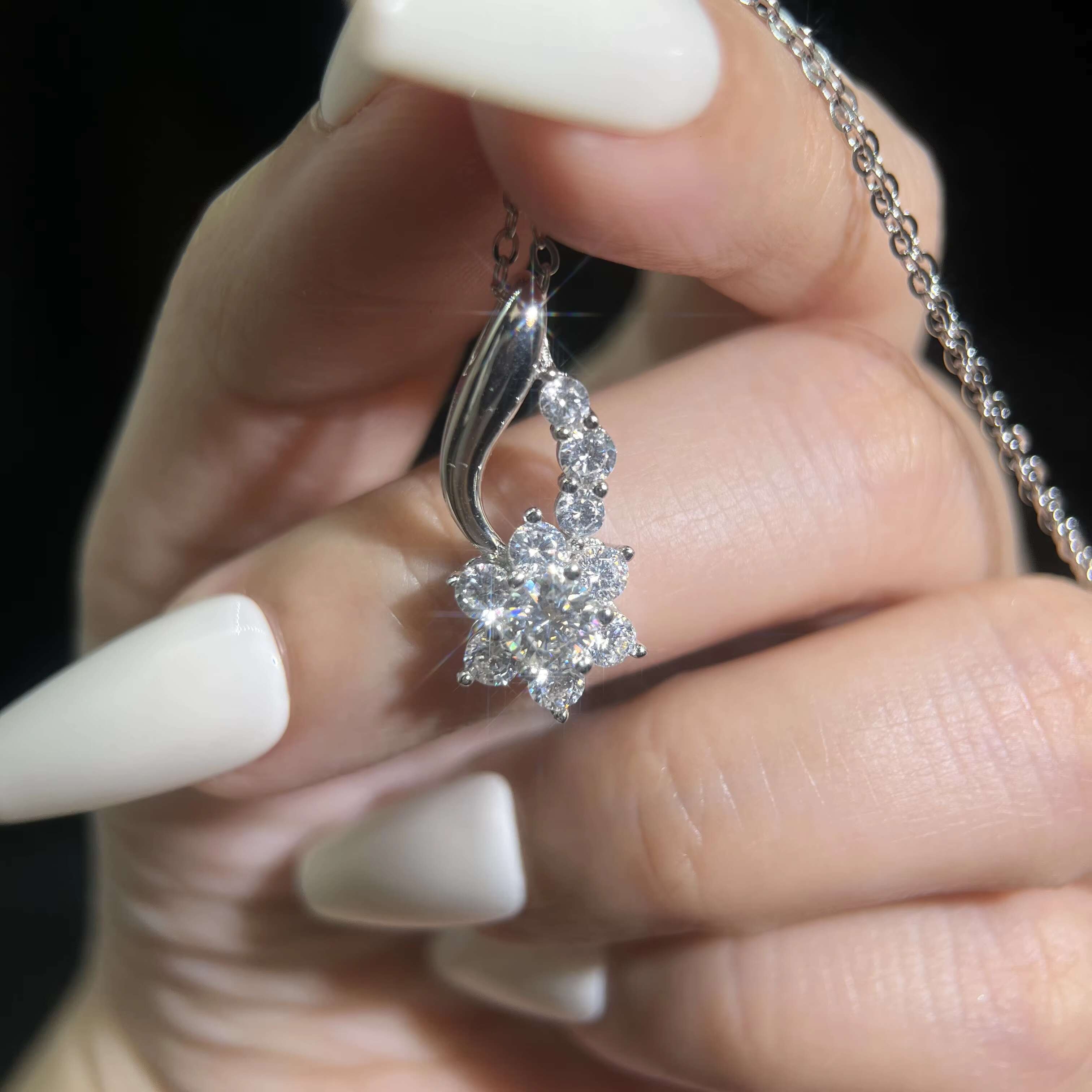 Wholesale Price 0.5ct VVS D Color Moissanite Diamond Wedding Pendant Necklace for Women S925 Sterling Silver Jewelry