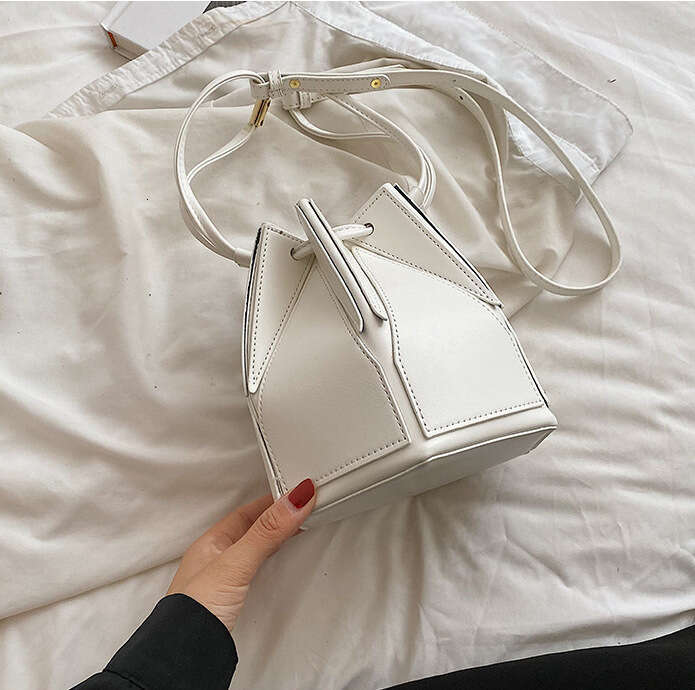 Trendy Niche Foldable Bags for Women 2022 Summer New Versatile Crossbody High-end Handheld Bucket Bag