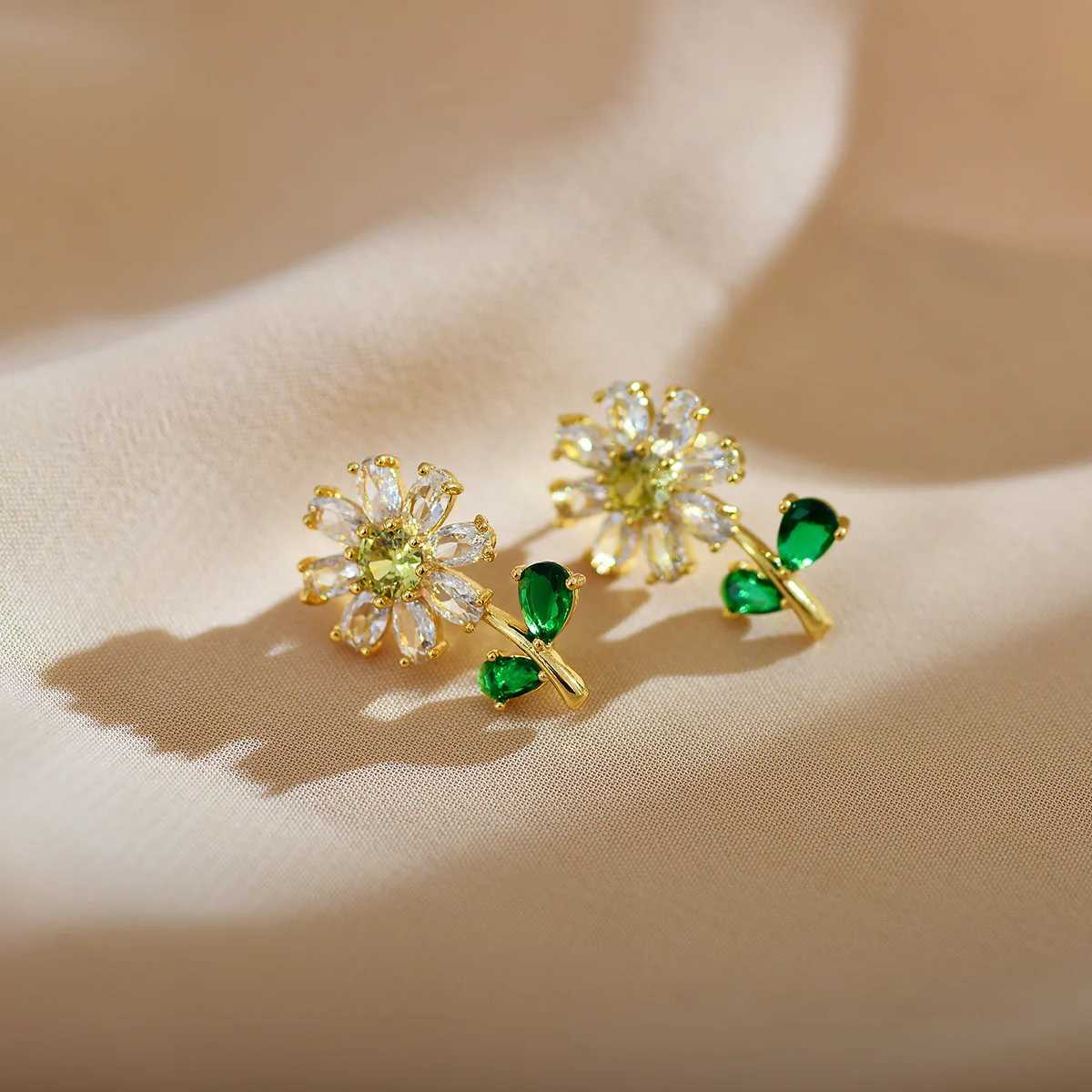 Classic Green Leaf Flower Necklace and Earrings Set Light Luxury Sunflower Personalized Banquet Stainless Steel Jewelry Y250605