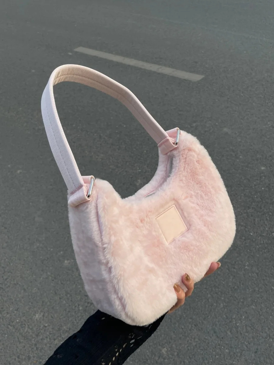 Pink Plush Underarm Bag Korean Versatile Plush Splicing PU Handheld Bag Autumn Winter Cute One Shoulder Bag 250530