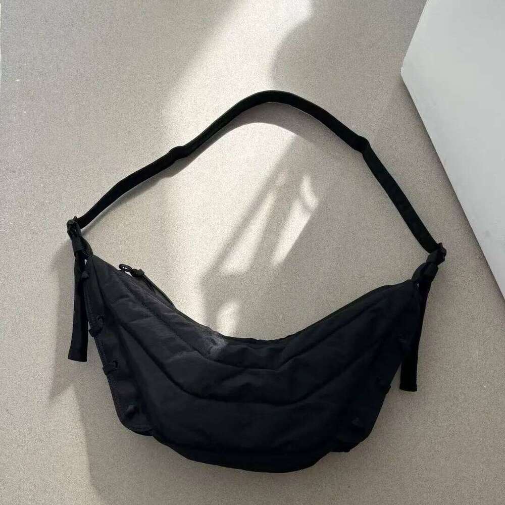 LE Nylon Wandering Men And Women Dumplings Shoulder Messenger Croissant Chest Bag Couple