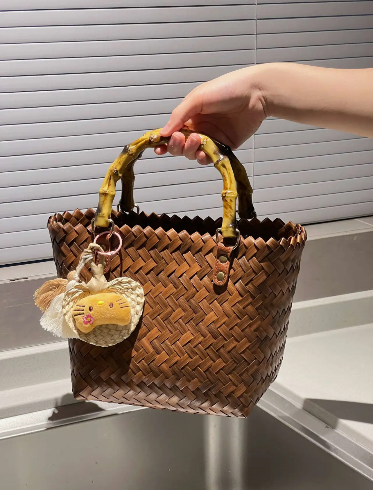 Brand High Quality New Style Handmade Fashion Versatile Woven Bag Vegetable Basket Retro Bamboo Handle Straw Tote Bag Women's Gift Bag New Free D