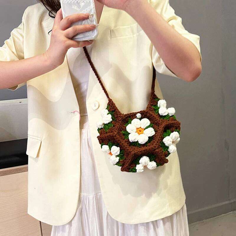 Summer Girls Knitted Small Fresh Fashion Flower Messenger Bags Street Casual Handmade Woven Women Shoulder Bag 2024 New