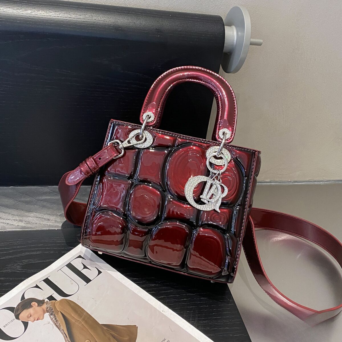Free Shipping Women's Consort Bag Retro Leather Glossy Spiral Texture Designer Bag European Fashion Classic Handbag New Single Shoulder Crossbody
