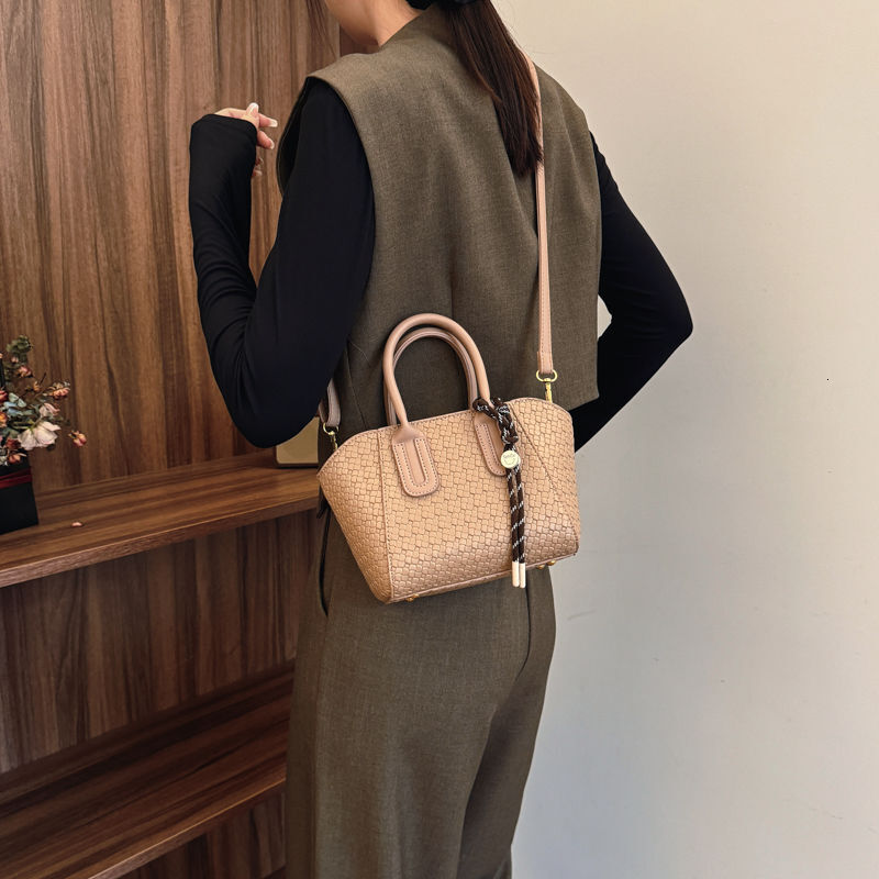 2025 Spring and Summer New Women's Bag Fashion High end Women's Bag New Fashion Shoulder Crossbody Bag Windmill Pattern Pattern Designer Ret