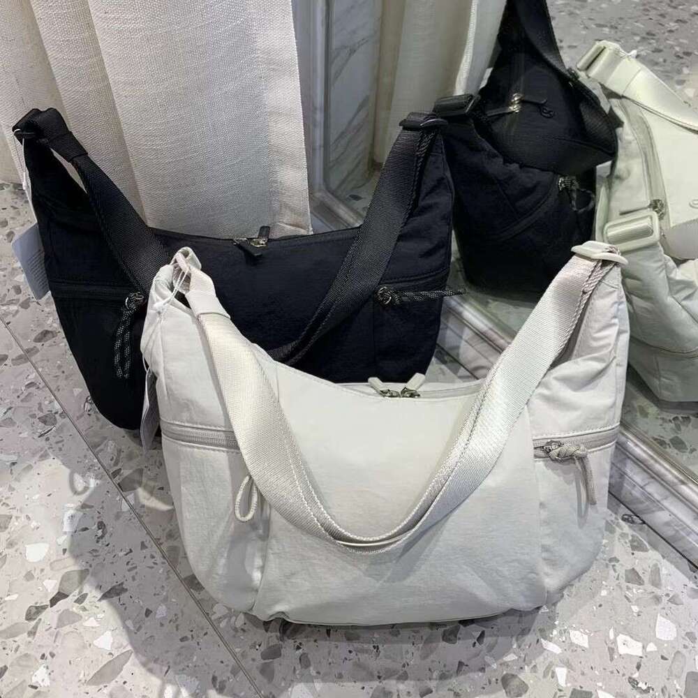 Large Capacity Casual Versatile 13L Croissant Crescent Niche Women's Shoulder Crossbody Bag B5