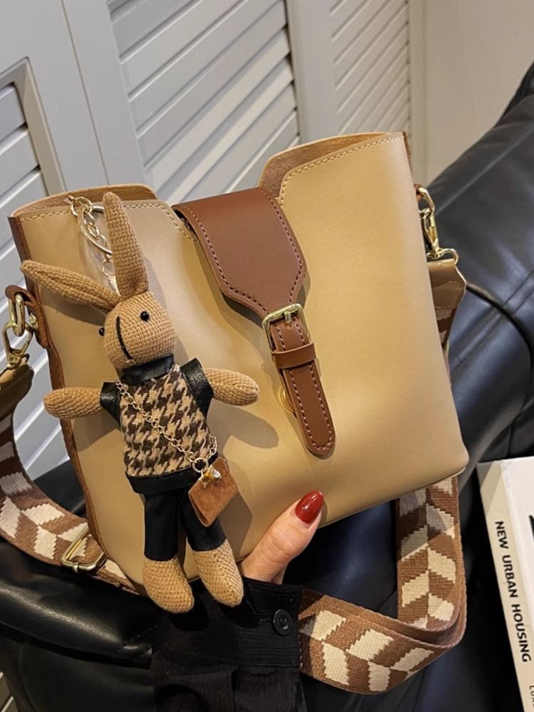 2025 new spring/summer women's bag women's large capacity bag new retro casual simple wide shoulder strap crossbody bag fashion designer sin