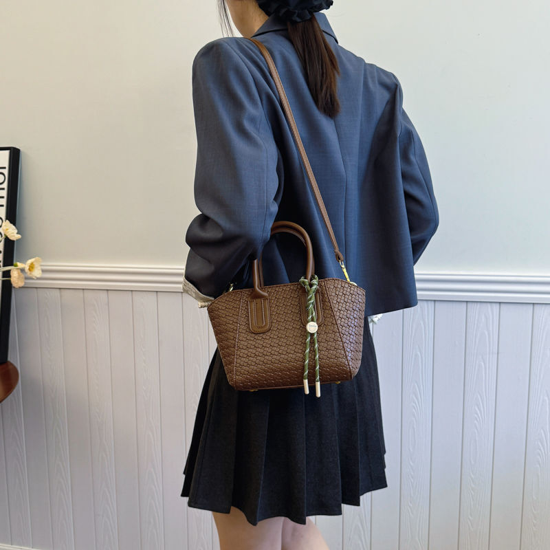 2025 Spring and Summer New Women's Bag Fashion High end Women's Bag New Fashion Shoulder Crossbody Bag Windmill Pattern Pattern Designer Ret