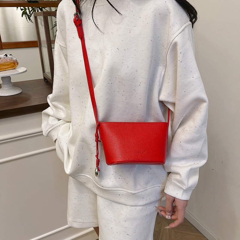 designer Unique New Trendy Spring Niche Design Bucket Bag 2025 Fashion Simple Women's Textured Shoulder Crossbody Bag