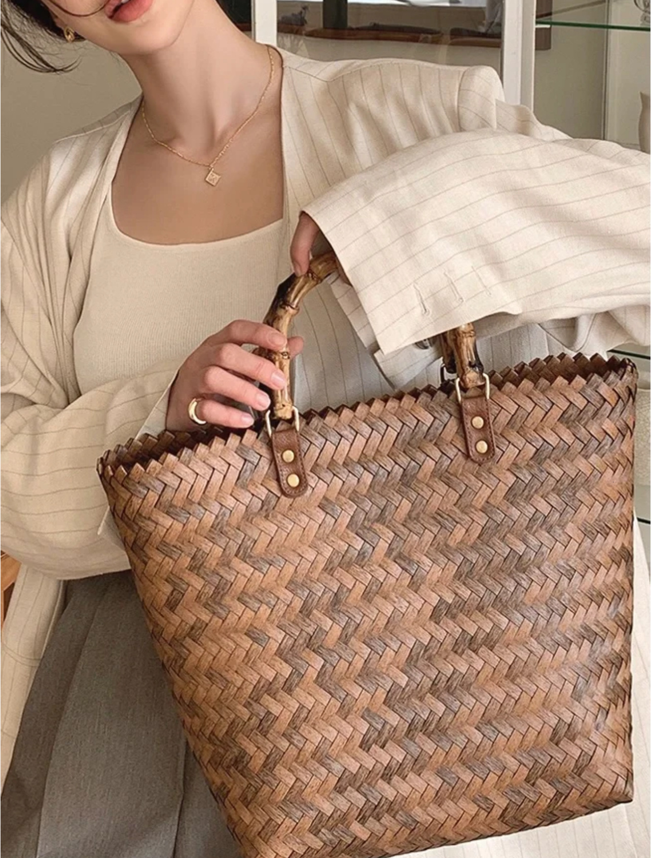 Brand High Quality New Style Handmade Fashion Versatile Woven Bag Vegetable Basket Retro Bamboo Handle Straw Tote Bag Women's Gift Bag New Free D