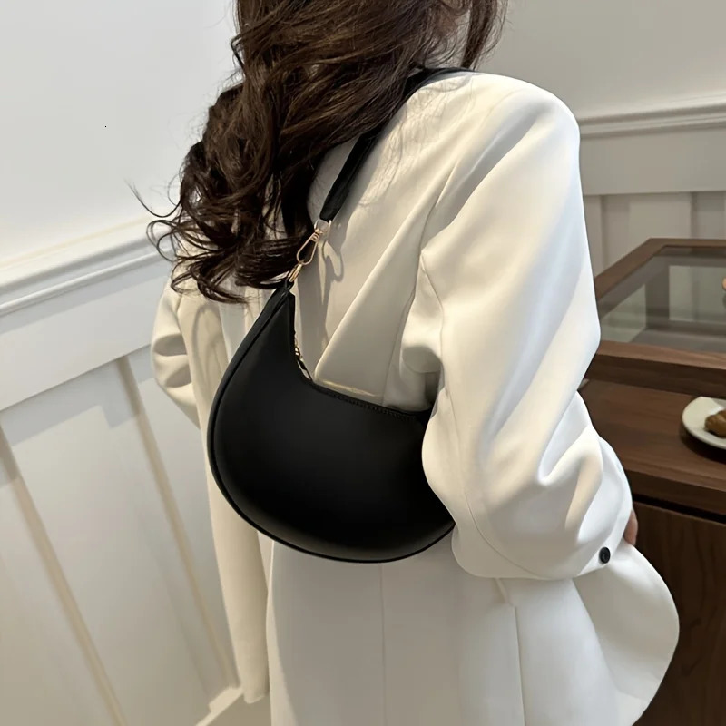 Fashionable High-end Moon-shaped Baseball Bag Showing Womens Single Shoulder Bag 250605