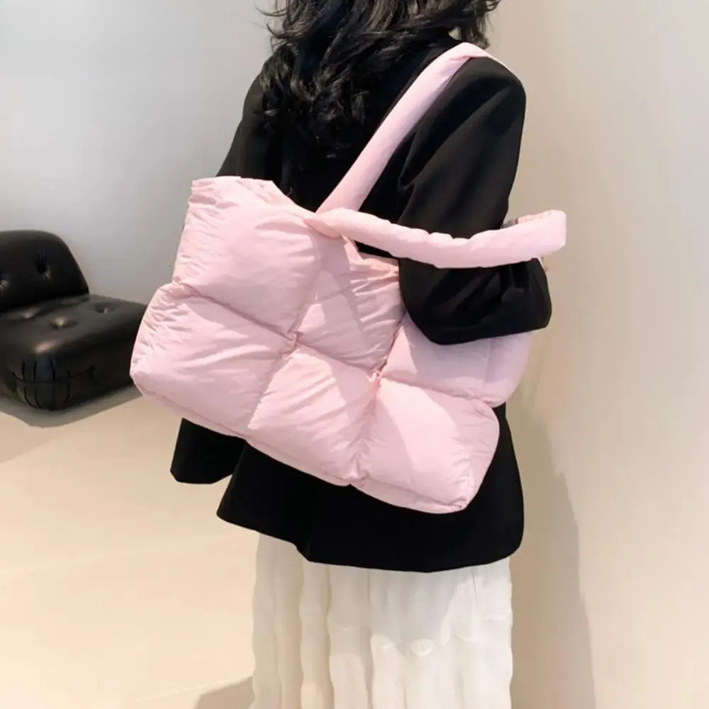 New Free Shipping Designer Bag Womens Fluffy Solid Color Bedding Fashion Shopping Bag Large Capacity Soft Cloud Casual Handbag