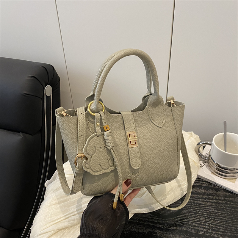 designer Women's Bag 2025 New Trend Niche Design Spring Fashion Handbag Unique Bucket Bag Shoulder Crossbody Bag