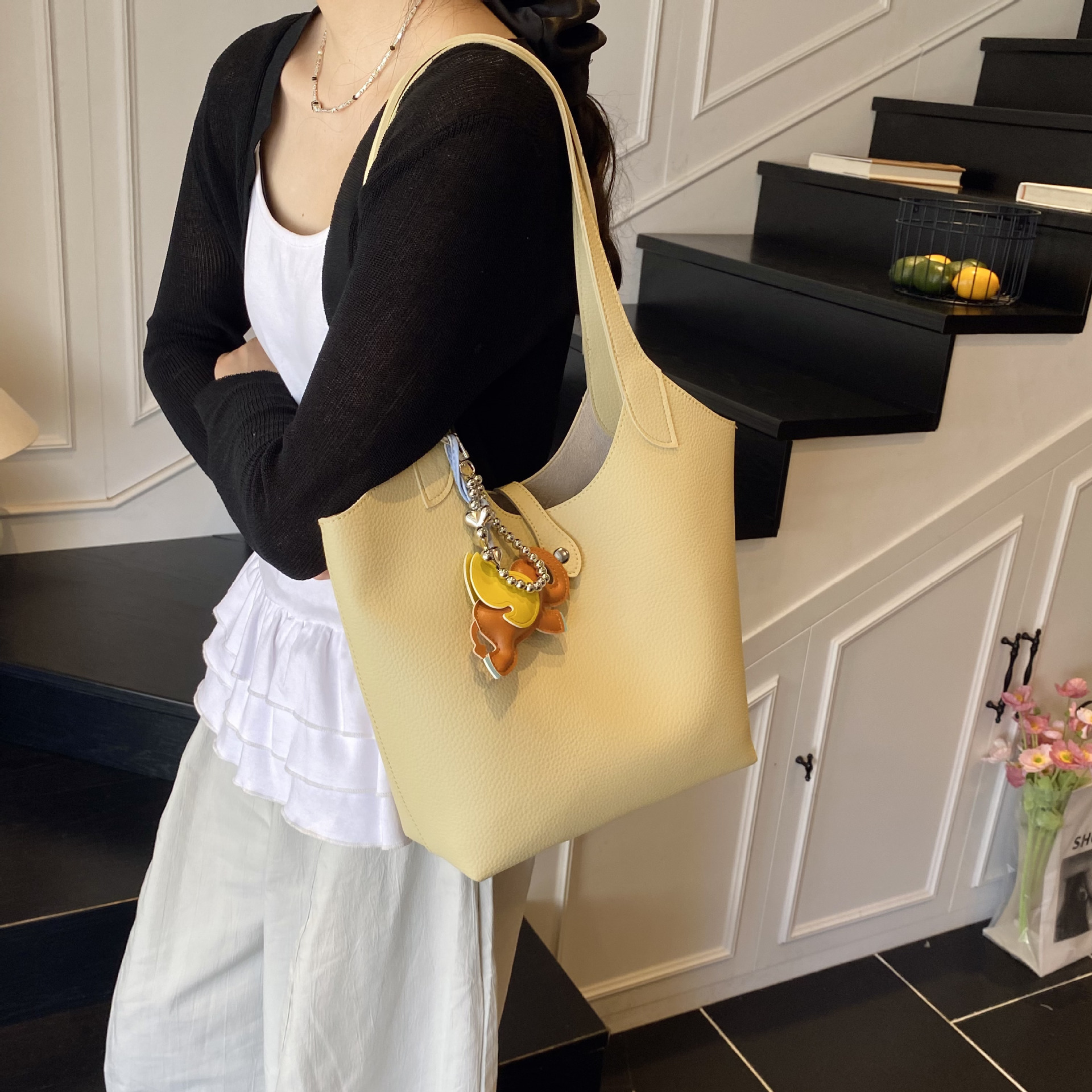 designer Large Capacity Bag for Women 2025 Summer New Handheld Tote Bag High-end Simple Versatile Commuter Shoulder Bag