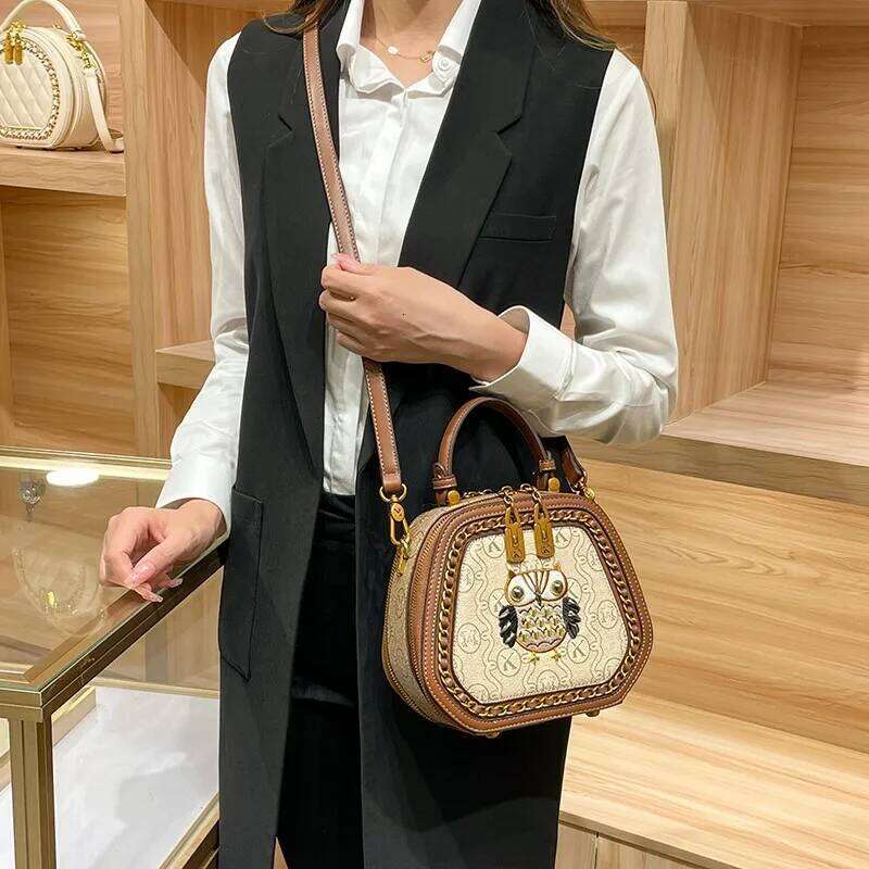 Brand Handbag Women's Winter 2025 Model Simple Hand-Held Crossbody Single Shoulder Cake Small Round Bag