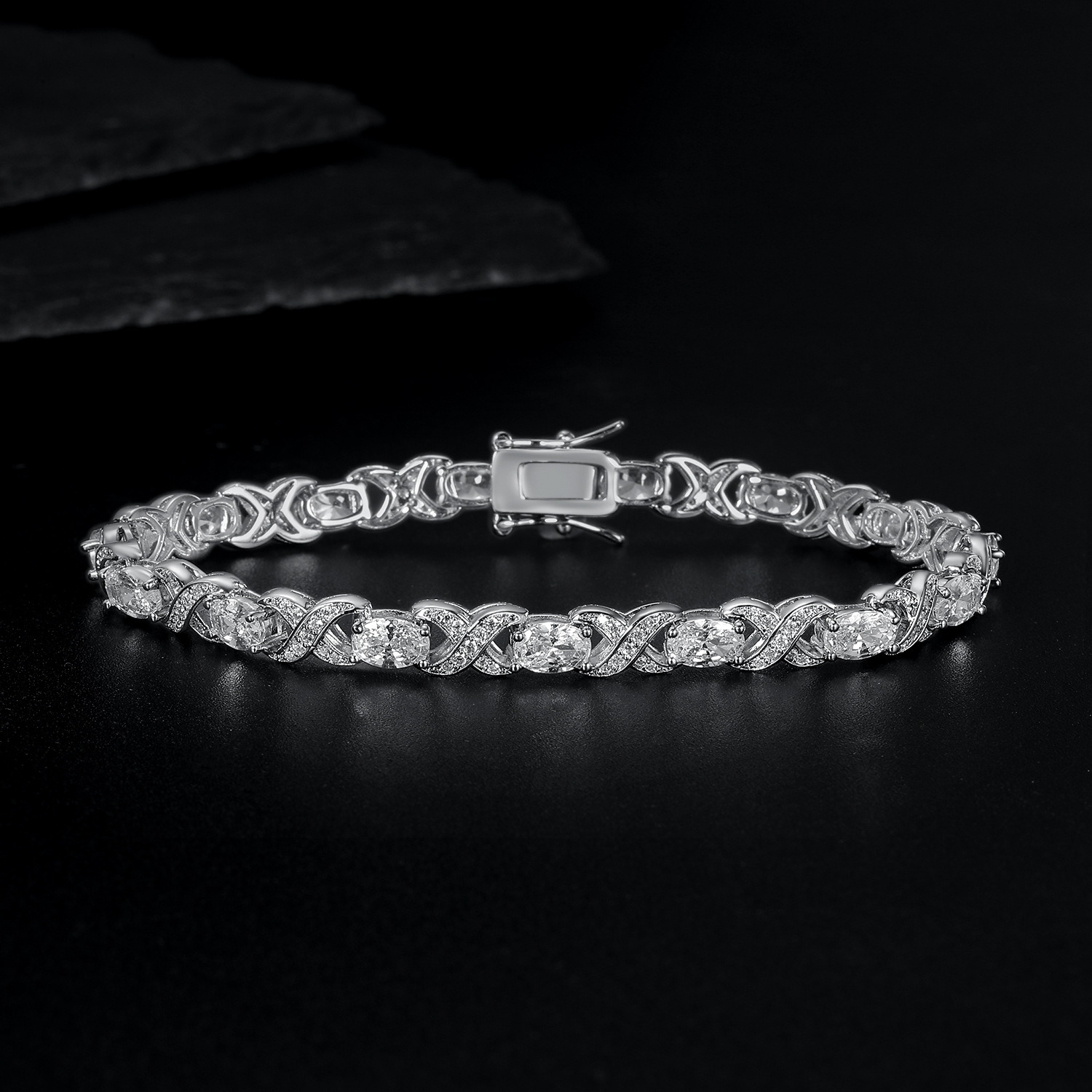 2025 Choucong Ins Top Sell Wedding Bracelets Luxury Jewelry 18K White Gold Fill Oval Cut 5A Zircon CZ Diamond Gemstones Party Women Fashion Bangle Gif