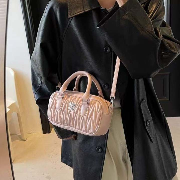 Designer 2025 Fashion Bag Shoulder Bag Luxury classical Handbag messenger fashionable crossbody Underarm bag shoulder strap Portable multifunctional m