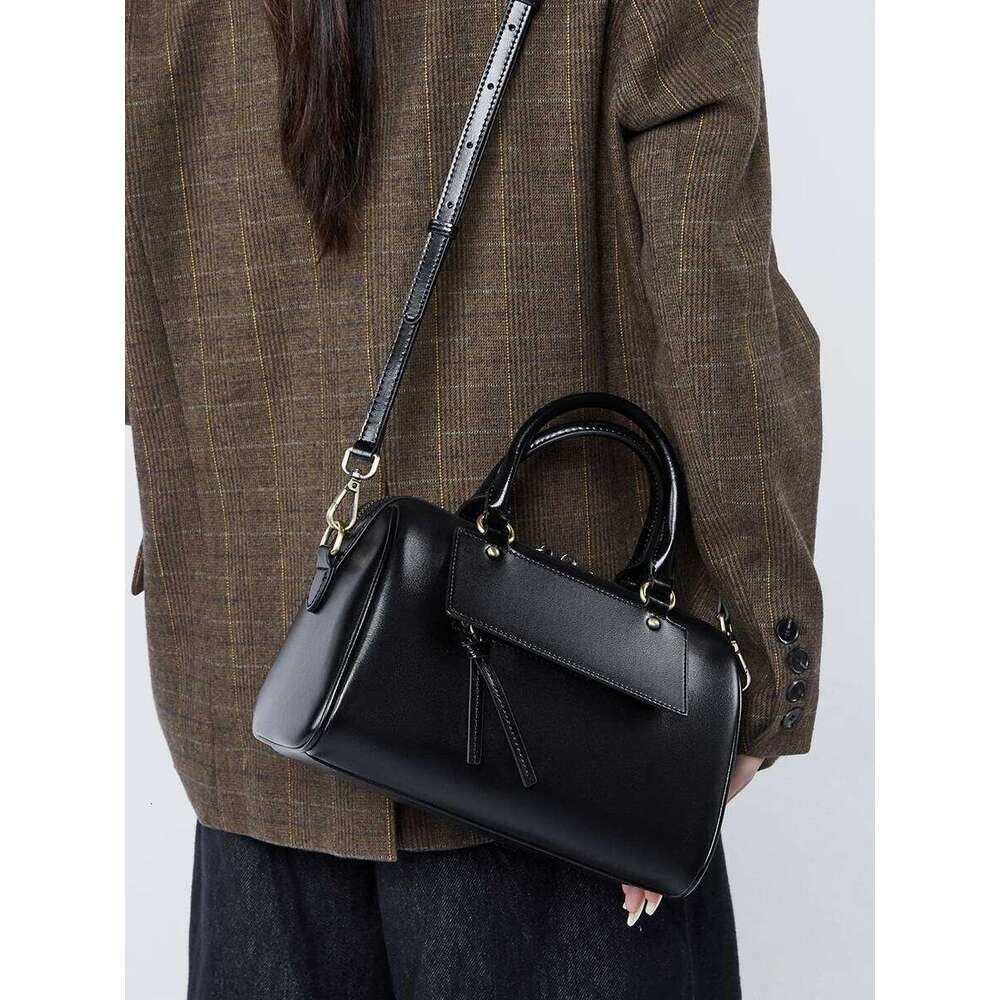 New Genuine Leather Boston Pillow Bag, Fashionable Casual Handbag, Cowhide Single Shoulder Crossbody Women's Bag 2025/06/06