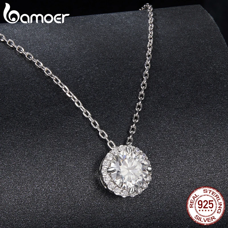 BAMOER Diamond White Gold Plated Halo Moissanite Necklace, 925 Sterling Silver Classic Elegant Necklace Fashion Engagement Jewellry Gift Shiny MSN046