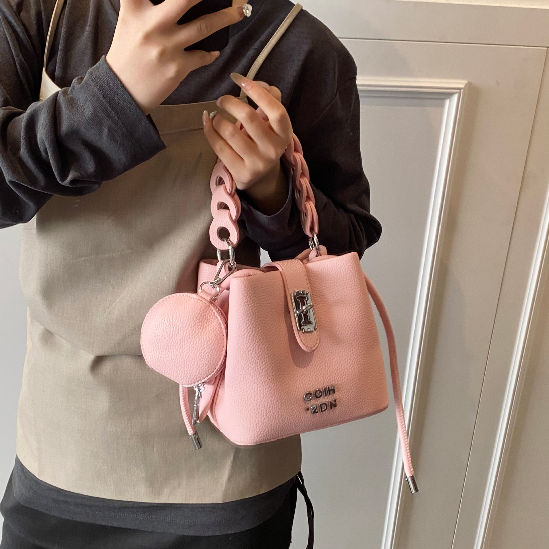 designer Vintage Color-Block Handbag for Women 2025 New Niche Fashion Simple Shoulder Bag Casual Versatile Commuter Crossbody Bag