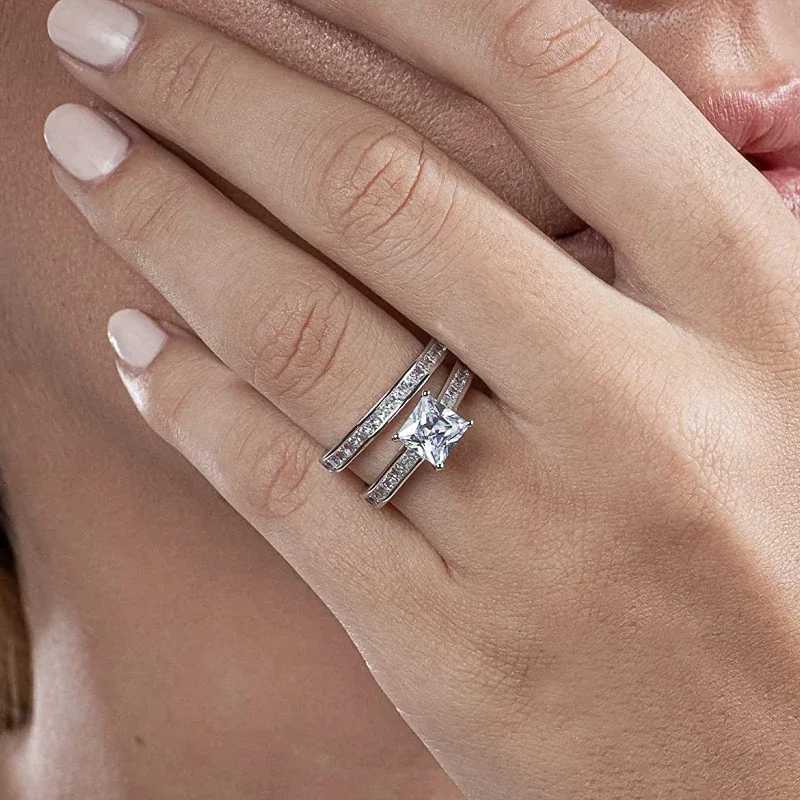 Huitan Opulent 2Pcs Rings Set with Sparkling Cubic Zirconia Charm Eternal Wedding Bridal Jewelry for Women Exquisite Accessories W250606