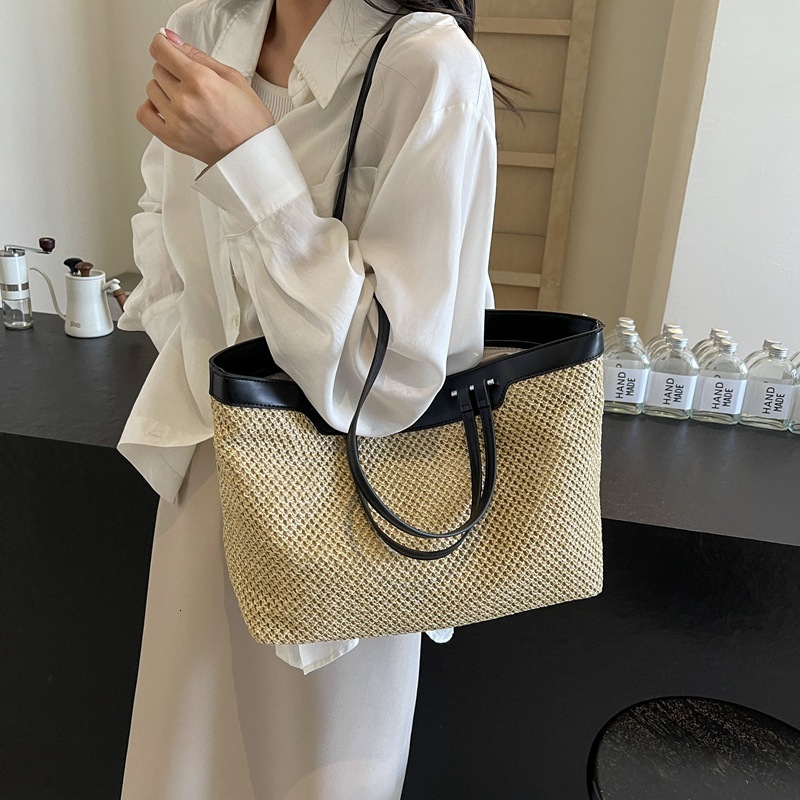 designer Handheld Large Capacity Bag for Women 2025 Summer New Fashion Straw Woven Shoulder Underarm Bag Commuting Casual Tote Bag