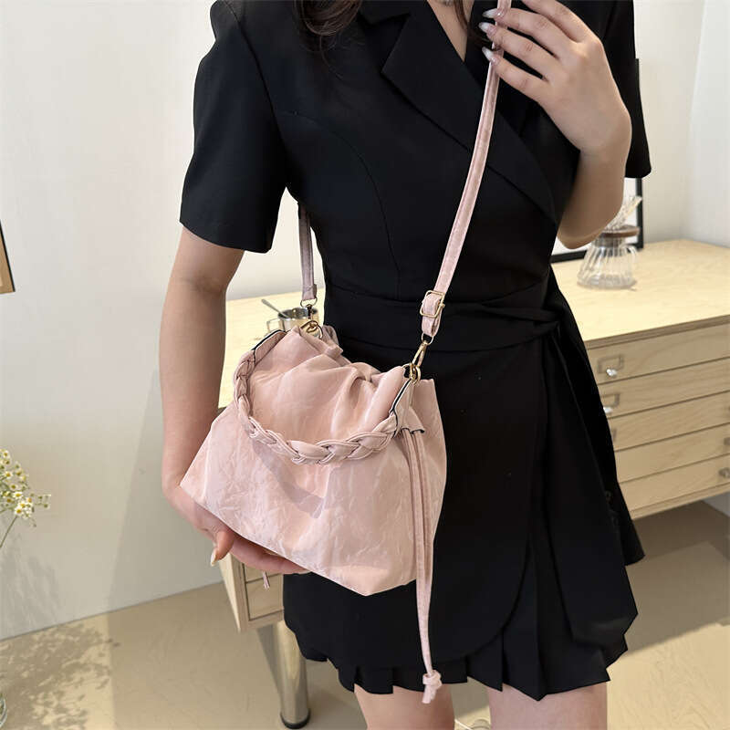 Korean Style Large Capacity Commuter Trendy for Women 2024 Spring New Versatile Ins Single Shoulder Crossbody Bucket Bag