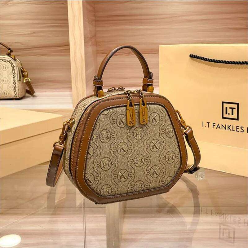 Brand Handbag Women's Winter 2025 Model Simple Hand-Held Crossbody Single Shoulder Cake Small Round Bag