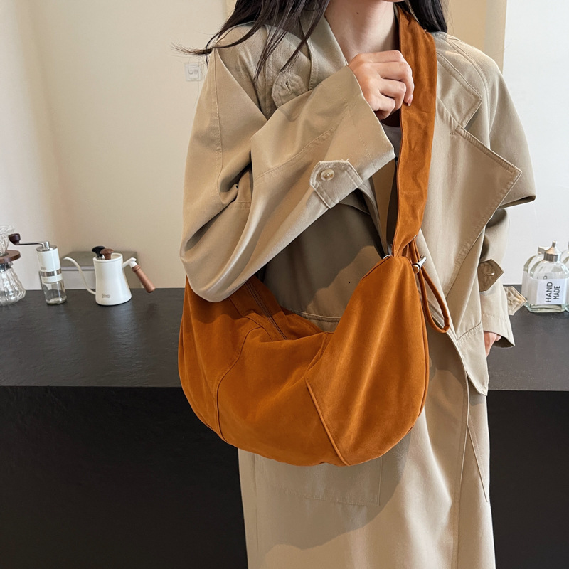 designer Vintage Crossbody Bag for Women Versatile 2025 Autumn New Pleated Drawstring Tote Bag Large Capacity High-end Shoulder Bag