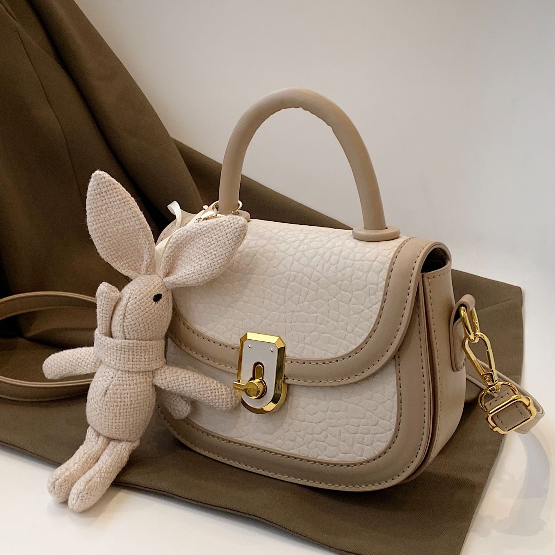 designer French Style Niche Underarm Small Bag for Women 2025 New Fashion High-Quality Texture Crossbody Bag Ladies Handbag Saddle Bag